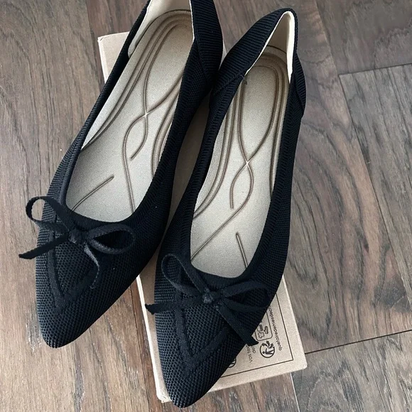 Elegant Black Women's Flats - Picture 2 of 2